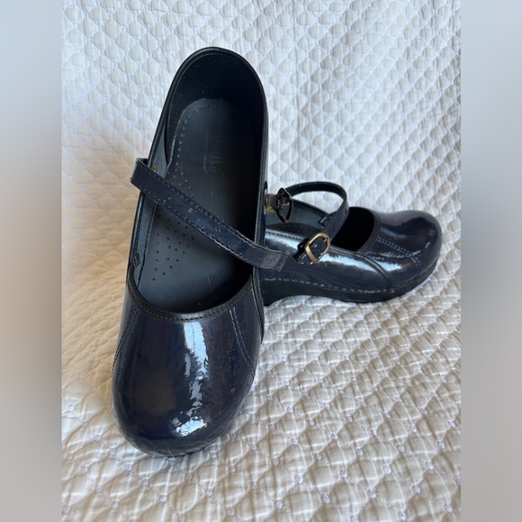 Sanita NWOB Blue Patent Leather Mary Jane Clogs - Picture 9 of 11